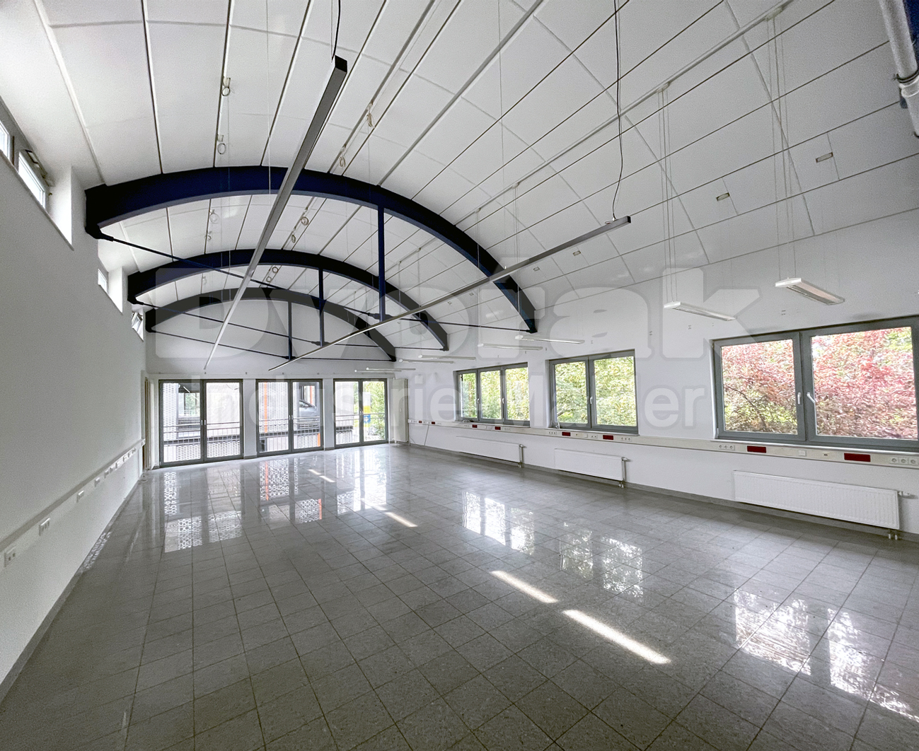 Bild 1 Büro_Ausstellungsfläche